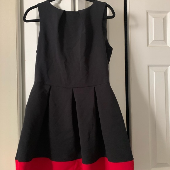 Black and red a line dress - Picture 3 of 7